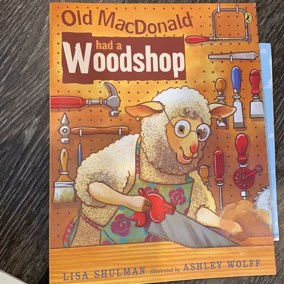 Books - Picture 11 of 16